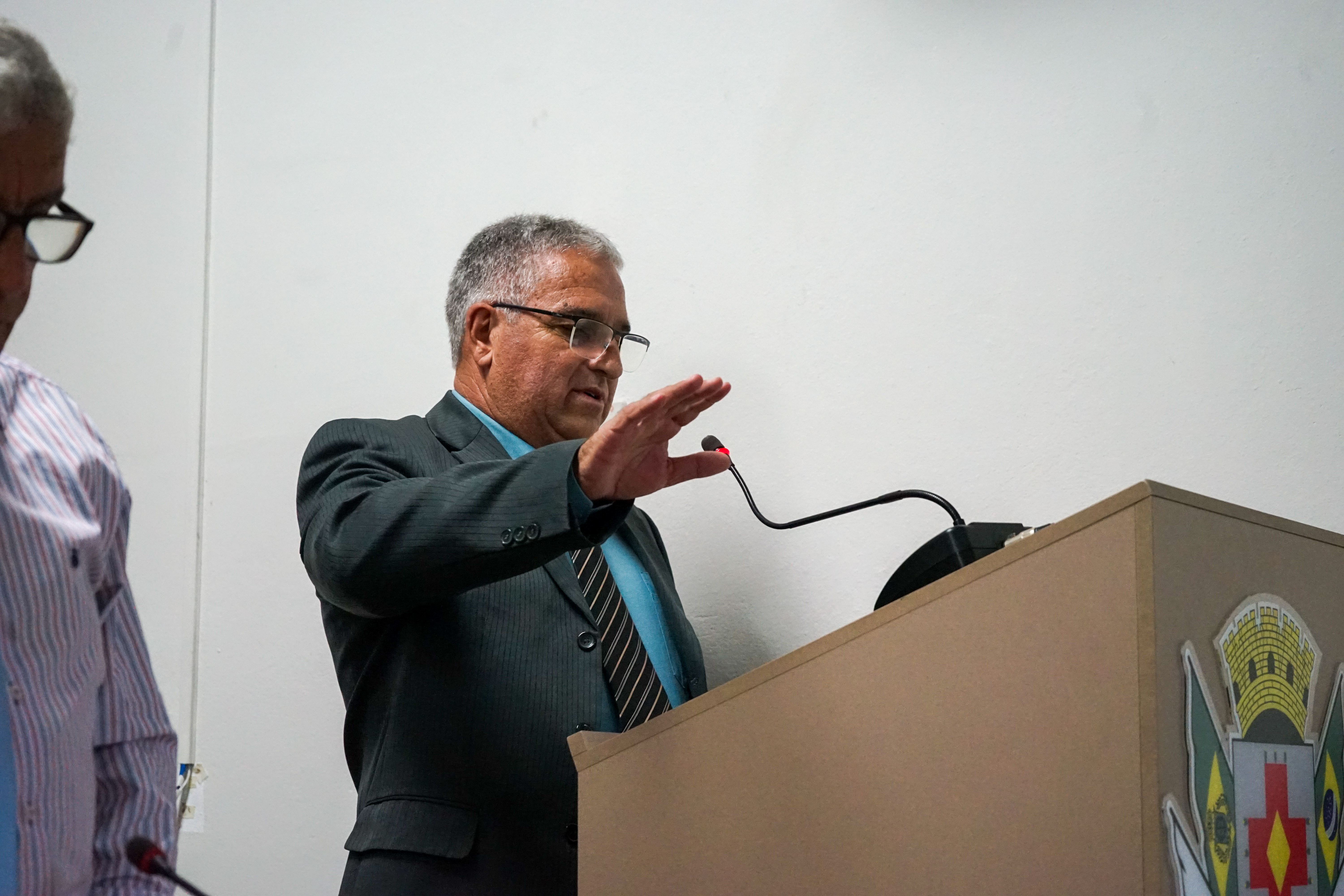 Creone Sales toma posse como vereador