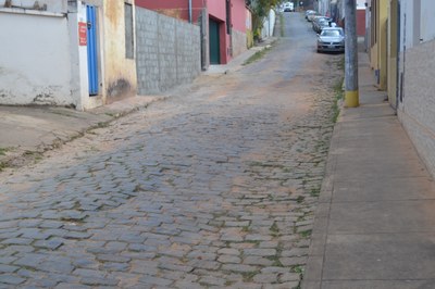 Indicação pede a construção de passagem elevada de pedestre ou redutor de velocidade, com devida sinalização, na Rua Bernardo da Veiga