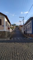 Indicação pede em caráter de urgência, correção do calçamento no entrocamento da Rua Dr. Brandão com a Avenida Ministro Alfredo Valladão.