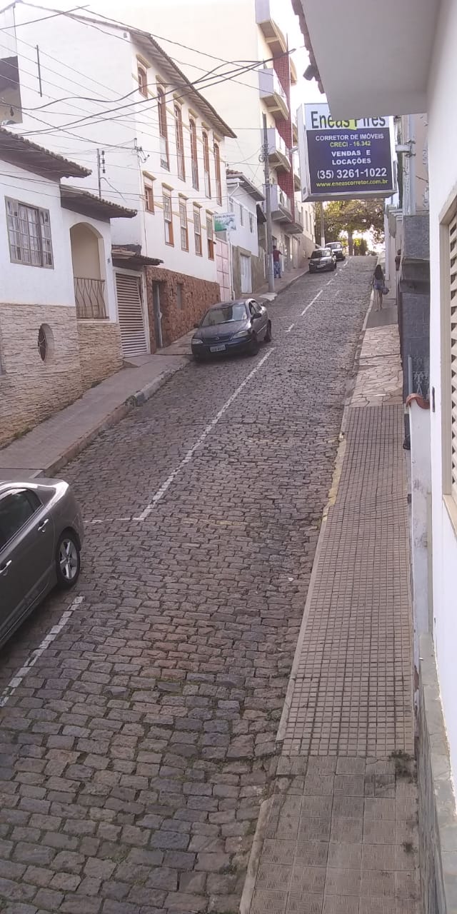 Indicação pede o Recuperação e nivelamento da pavimentação das Ruas  Comendador Paula Ferreira e Leonel de Rezende