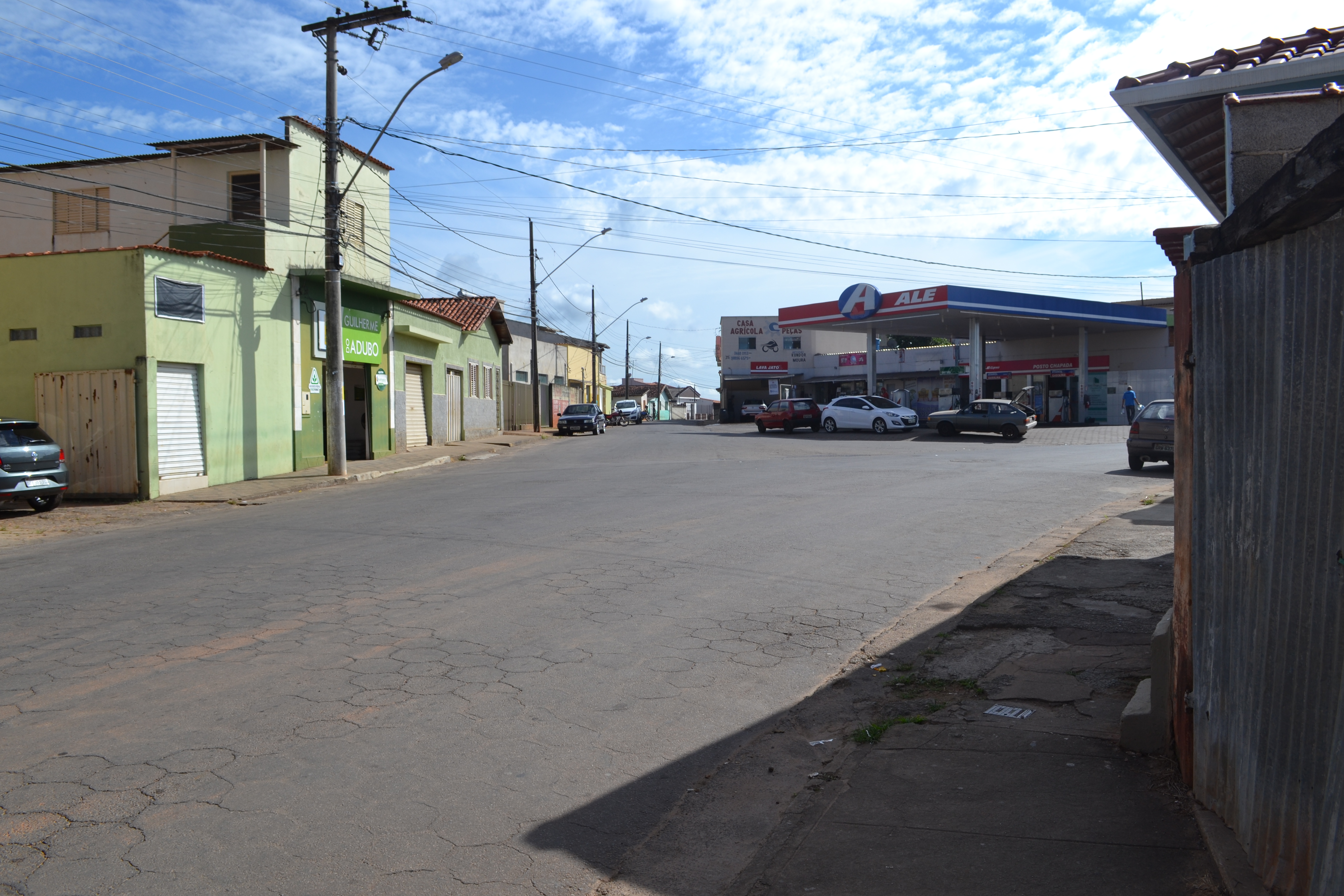 Indicação pede providências para o entrocamento das Ruas Comendador Midões com Santo Antônio no início do Bairro Chapada.