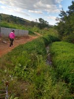 Indicação solicita a limpeza do Ribeirão Santo Antônio no trecho que compreende os fundos do Bairro Dr. Jefferson de Oliveira