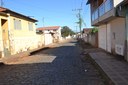 Recuperação do calçamento e colocação de redutores de velocidade, com a devida sinalização, em toda Rua Alexandre Stockler